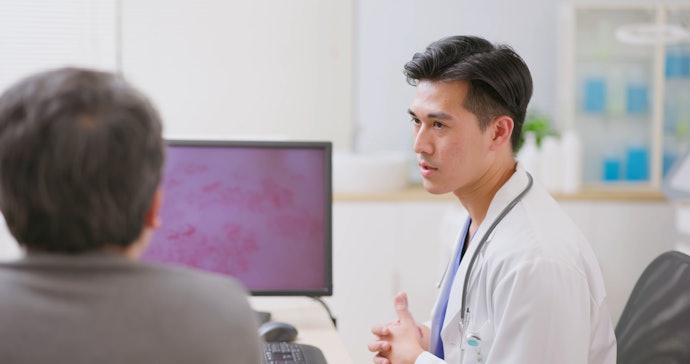 Agar mencegah infeksi lebih lanjut, segera pergi ke dokter untuk mendapatkan salep antibiotik; Hindari membeli salep ini tanpa resep dokter!