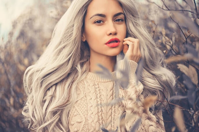 Warna ash, cocok untuk pemilik warna rambut ash grey