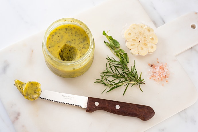 Garlic butter dengan tambahan herbs, terasa lebih sedap dan bergizi