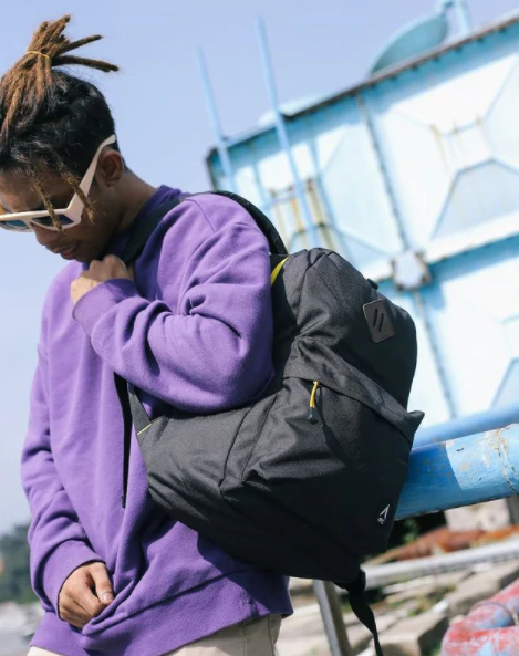 Tas ransel, kapasitasnya besar untuk membawa banyak barang