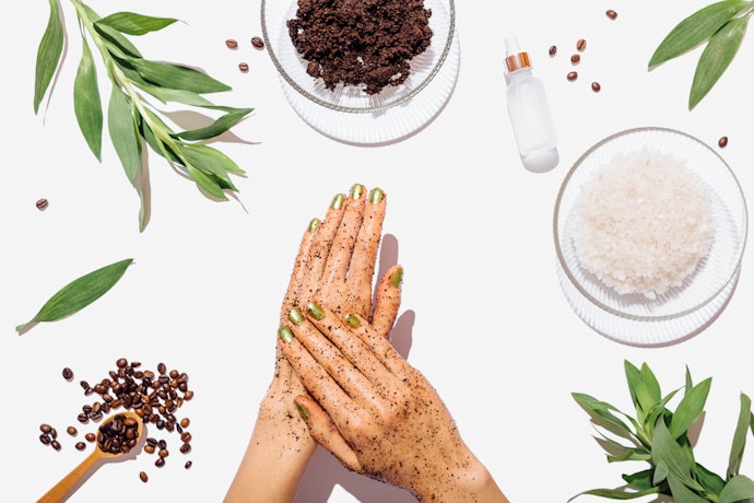 Untuk eksfoliasi: Cari yang mengandung kopi, beras, atau oats
