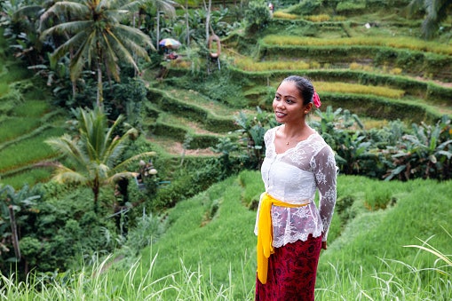 Model sabrina, tampak cantik untuk si tubuh petite maupun berisi