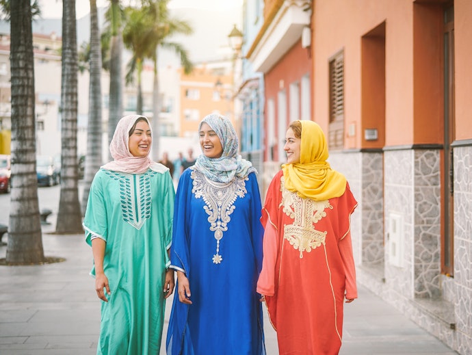 Kaftan: Bentuk T yang khas dengan bagian lengan nan lebar
