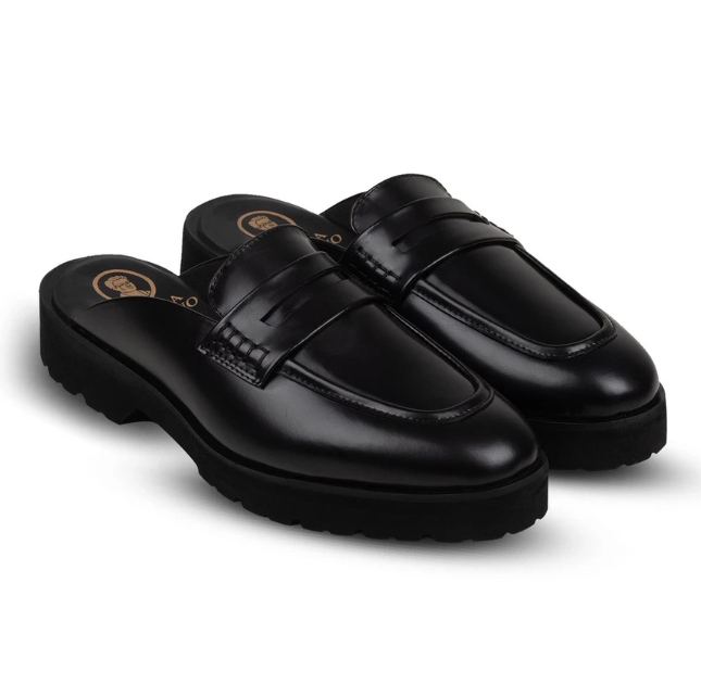 Mules: Sepatu sandal yang praktis dan sedang trend, bisa didapatkan dari Nappa Milano dengan harga 500 ribuan