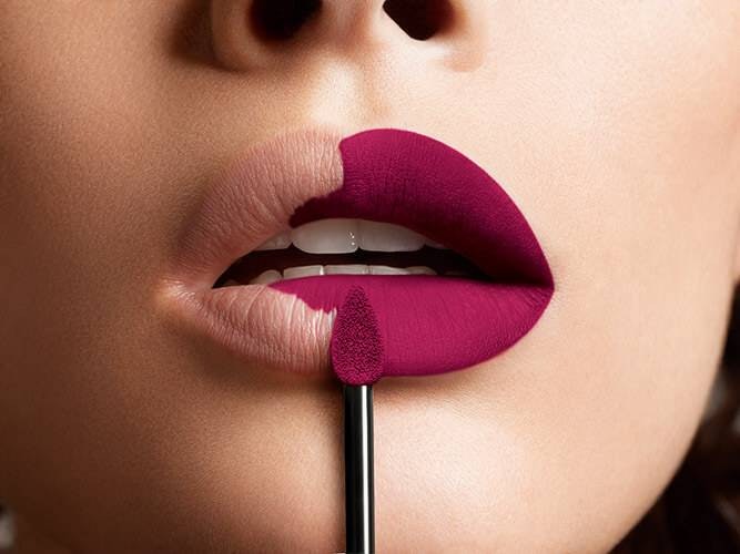Matte, untuk menutupi warna bibir yang gelap