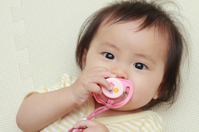 Label food grade menunjukkan empeng aman untuk kontak langsung dengan mulut bayi