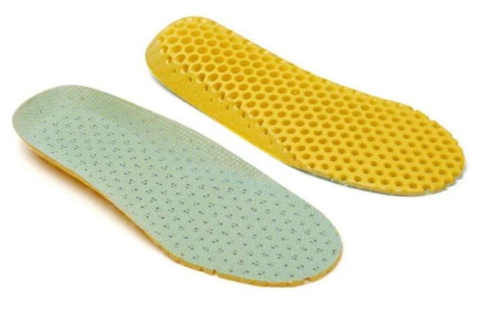 Mesh atau ventilasi, meningkatkan sirkulasi udara di dalam sepatu