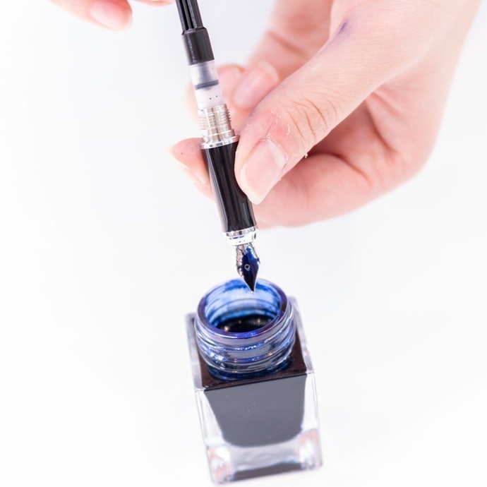 Jika ingin pengalaman premium, fountain pen tipe piston fill bisa dipertimbangkan