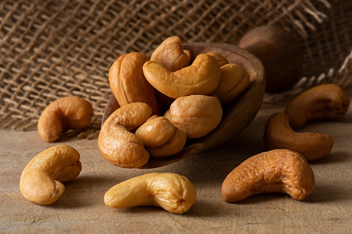 Kacang mede, tekstur renyah dan creamy di lidah