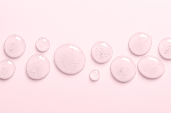 Pertimbangkan juga hyaluronic acid dan lain-lain: Kandungan humektan yang menarik air dan menjaga kelembapan kulit