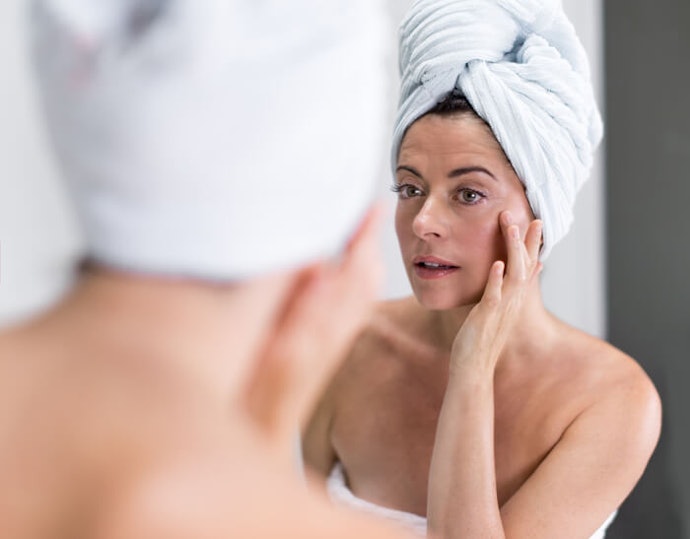 Kulit berminyak: Primer yang menyerap sebum dan tidak menyumbat pori