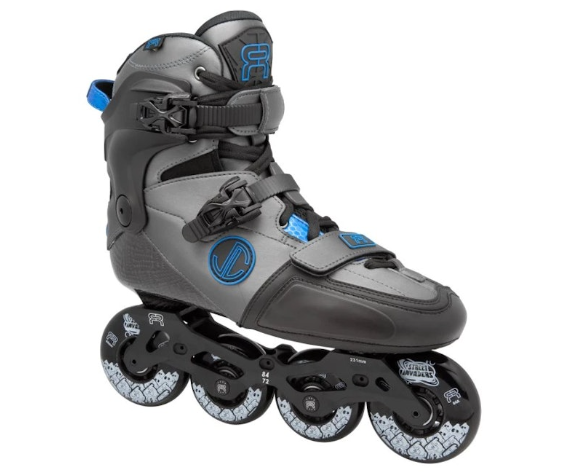 Sepatu roda FR Skates memiliki liner yang empuk sehingga nyaman untuk sesi skating yang panjang