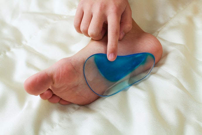 Arch insole: Mengisi lengkungan pada telapak kaki agar stabil saat berjalan