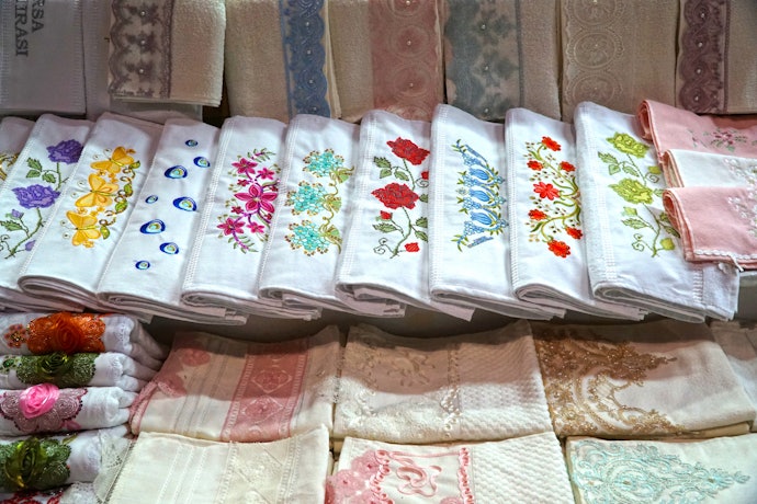 Bordir Tasikmalaya, motif bunga dengan warna cerah