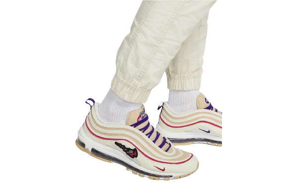 Joggers, celana trendi dengan karet di pergelangan kaki