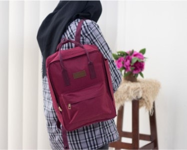Backpack: Nyaman untuk membawa banyak barang
