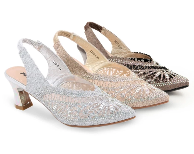 XES, memiliki tambahan glitter yang membuatnya terlihat mewah