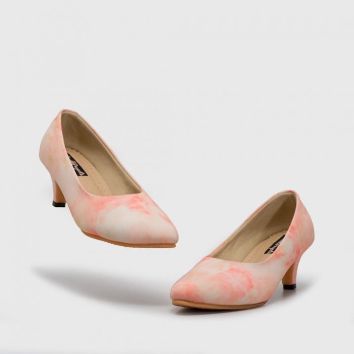 Heels, menciptakan siluet kaki yang lebih jenjang