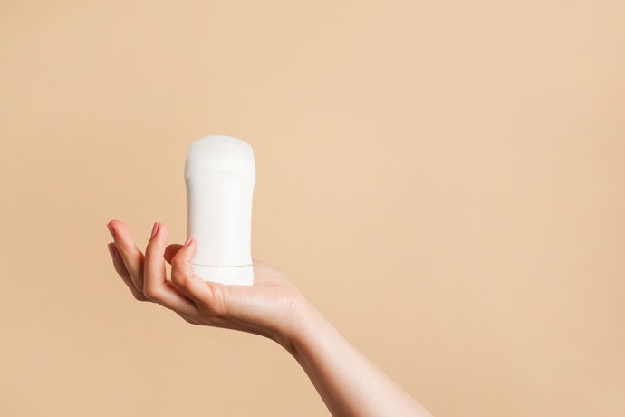 Kulit sensitif disertai jerawat: Pilih deodoran yang bebas alkohol dan pewangi
