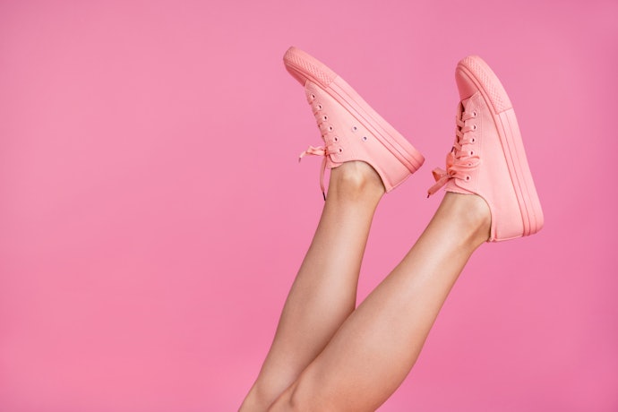 Sepatu sneakers: Model kekiniannya tidak akan membuat Anda ketinggalan zaman