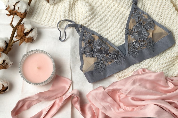 Bra set berbahan lace: Tampilannya lebih cantik dan manis