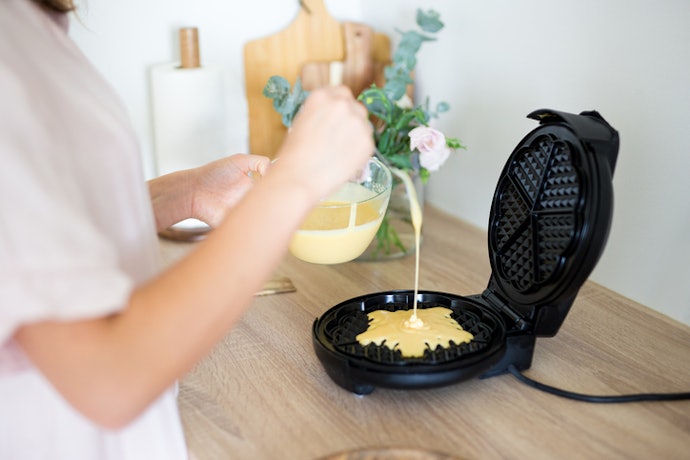 Waffle maker elektrik, praktis dan mudah dipakai