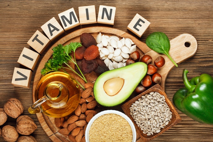 Akan lebih baik bila lipstik juga dilengkapi antioksidan, seperti vitamin E atau tocopherol