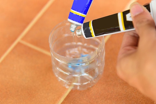 Lem epoxy, sangat kuat dan tahan suhu tinggi