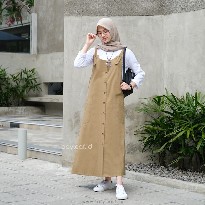 Jumpsuit tanpa lengan: Cocok dipadukan dengan berbagai dalaman untuk gaya kasual