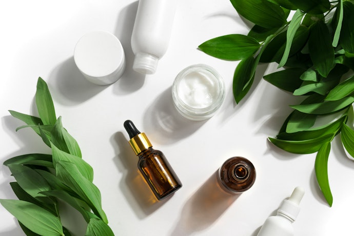Jika kulit sensitif, pilih serum dengan kandungan salicylic acid (BHA) ≤2% saja