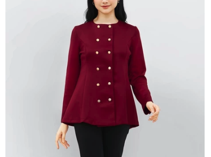 Double Breasted Blazer: Dilengkapi dua baris kancing, menambah kesan elegan