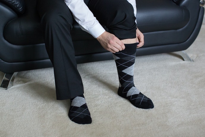 Crew socks dan mid-calf sock: Untuk tampilan formal hingga kasual