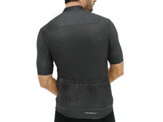 Namun, untuk city bike, gravel, dan ultra cycling, pertimbangkan jersey dengan drop tail