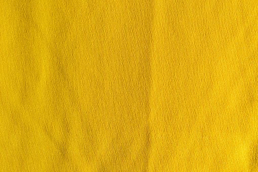 Polyester atau microfiber: Lebih tahan air dan permukaannya licin