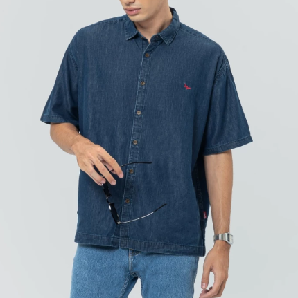 EDWIN JEANS: Tampil stylish dalam berbagai acara dengan kemeja berbahan denim