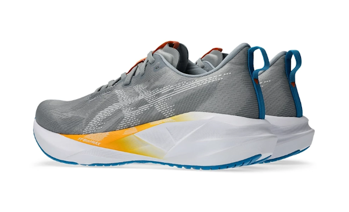 ASICS: Dengan teknologi peredam benturan, ideal untuk pengguna yang aktif