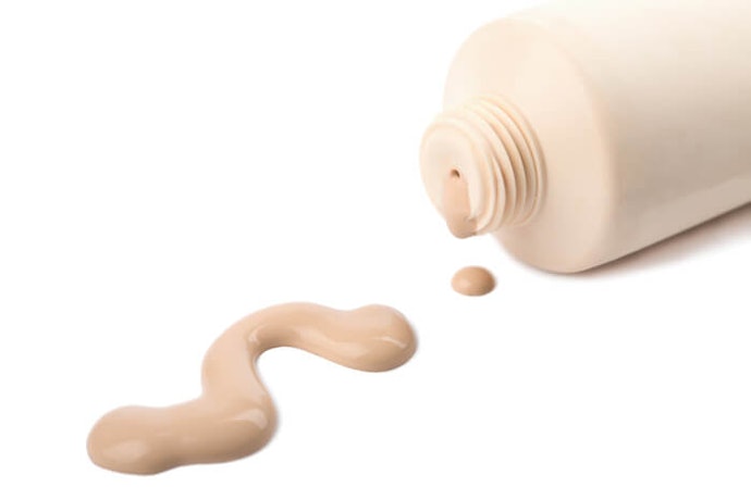 Tipe liquid atau krim cair, dapat berfungsi sebagai base makeup