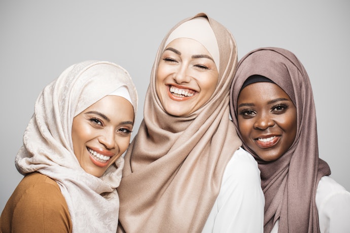 Jilbab polos atau tanpa motif, banyak pilihan warnanya
