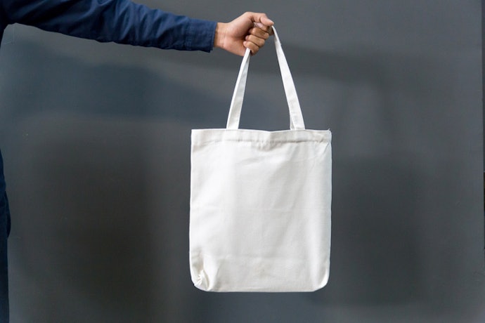 Tote bag: Pas untuk belanja barang dengan jumlah sedikit atau berbobot ringan