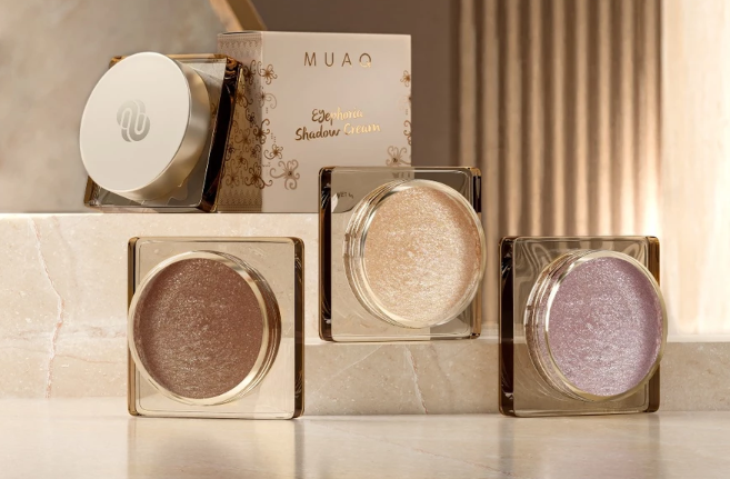 Eyeshadow cream: Formulanya lebih menempel di kulit, bikin tak mudah geser