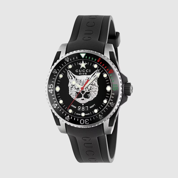 Gucci Dive, cocok dipakai untuk kegiatan outdoor dan olahraga