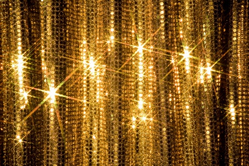 Glitter: Terlihat bercahaya ketika terkena sinar