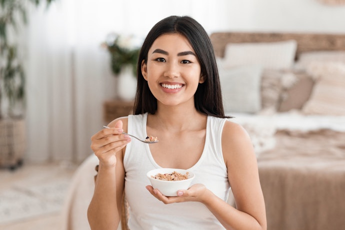 Namun, jika pilihan karbohidratnya sama, pertimbangkan juga yang jumlah protein per takaran sajinya lebih tinggi