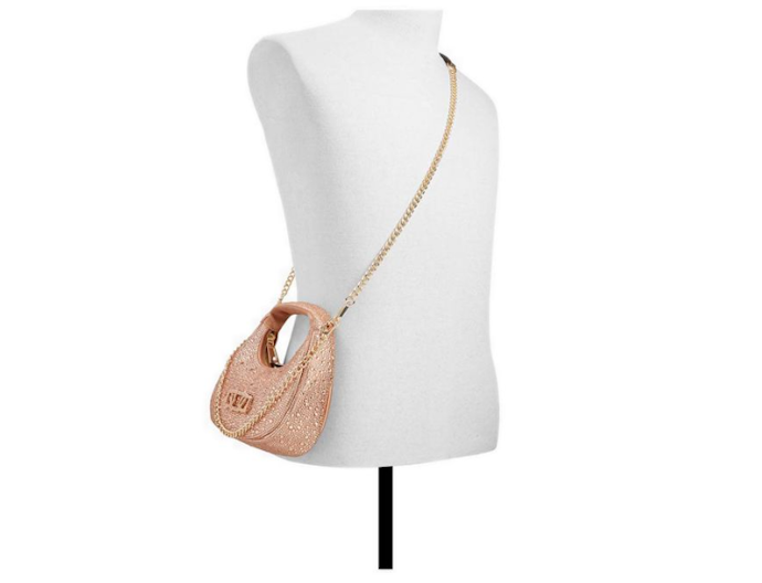 Clutch dan crossbody: Tas kecil yang elegan