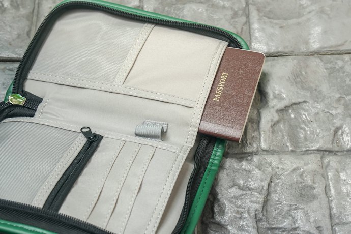 Travel organizer, untuk menyimpan ponsel dan benda lainnya