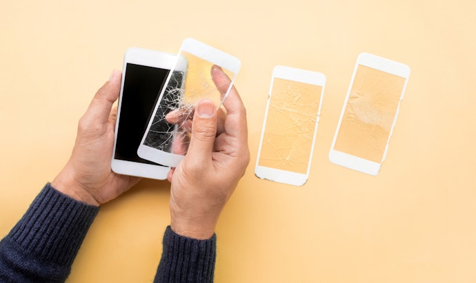 Tempered glass: Bisa diandalkan untuk mencegah layar retak akibat benturan