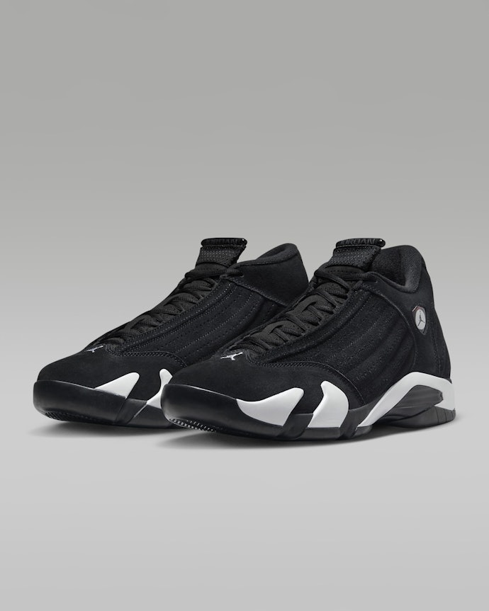 Air Jordan (AJ) 1: Sepatu para pemain basket