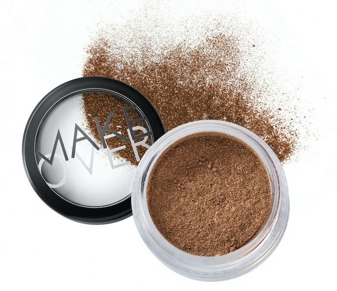 Tipe powder, mudah dipadukan dengan eyeshadow lain