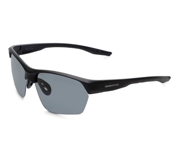 Merk outdoor seperti Eiger dan Duraking, desain sporty dengan model wrap-around