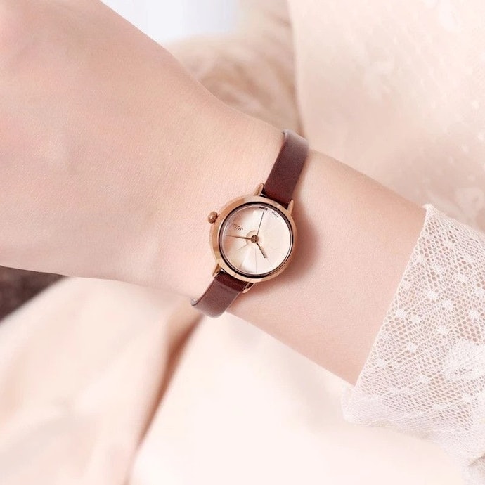Jam tangan kulit wanita kecil, untuk pergelangan tangan kecil atau ramping